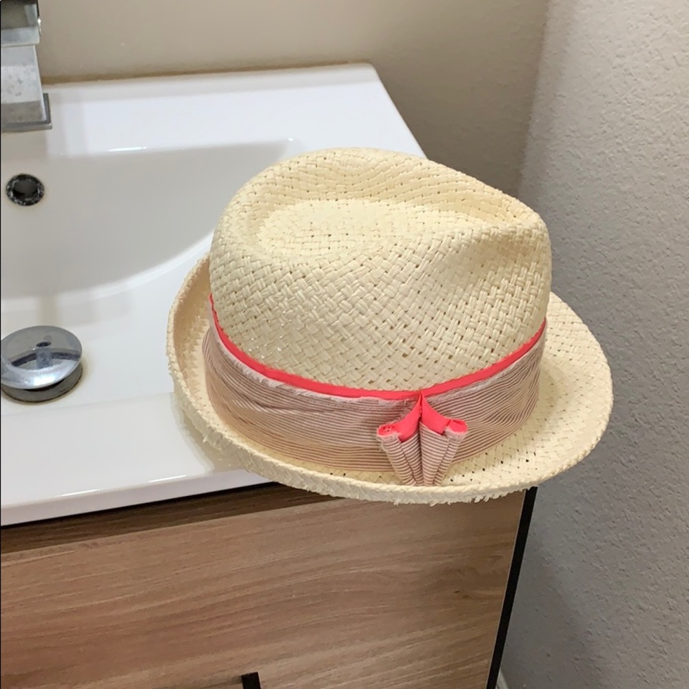 Apt 9 fedora